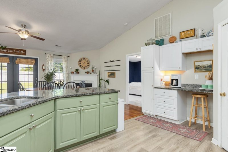 Property image 4 at 3 Bass Way, Taylors, SC 29687