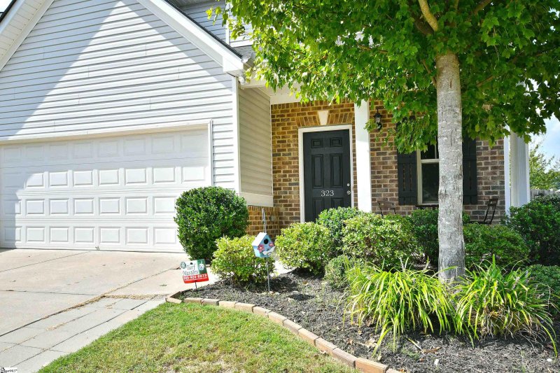 Property image 3 at 323 Barrett Chase Drive, Simpsonville, SC 29680
