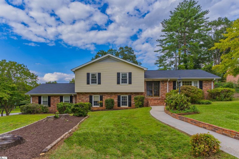 Property image 2 at 16 New Castle Way, Greenville, SC 29615