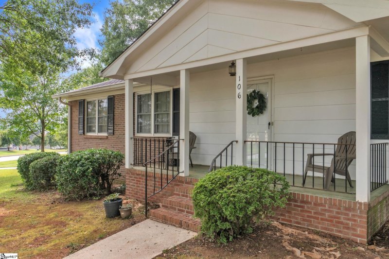 Property image 2 at 106 Chestnut Drive, Easley, SC 29642