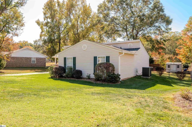 Property image 2 at 110 Sigmon Drive, Mauldin, SC 29662