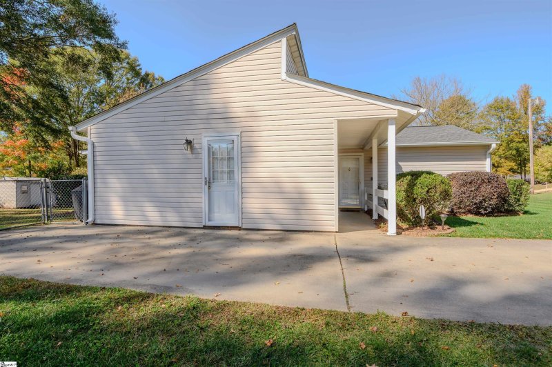 Property image 3 at 110 Sigmon Drive, Mauldin, SC 29662