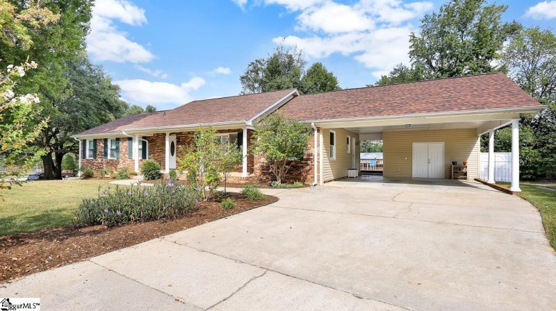 Property image 2 at 104 Stonehenge Court, Taylors, SC 29687