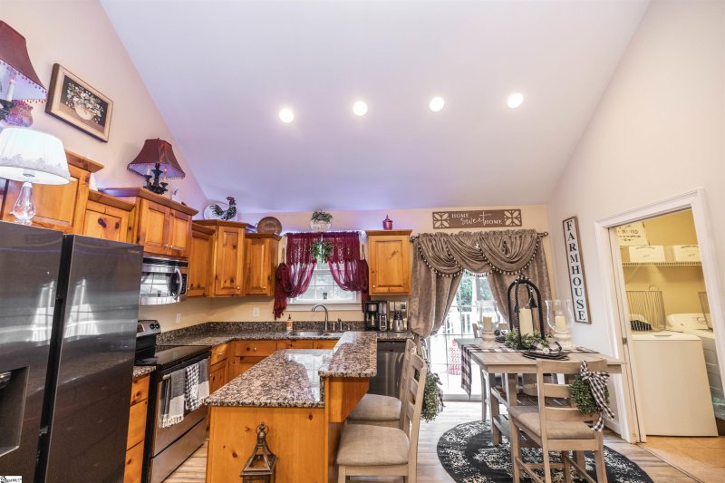 Property image 5 at 440 Shoresbrook Road, Spartanburg, SC 29301