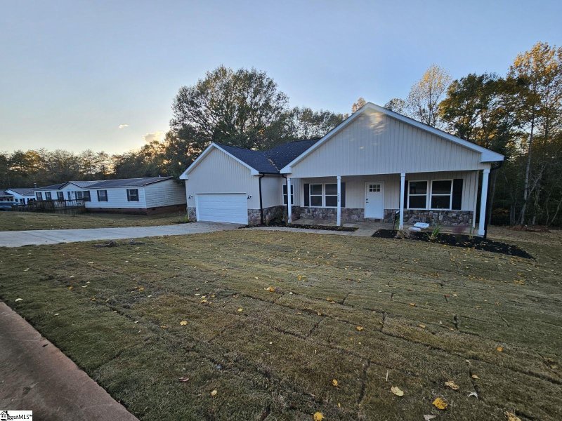 Property image 2 at 208 Anchor Road, Greenville, SC 29617