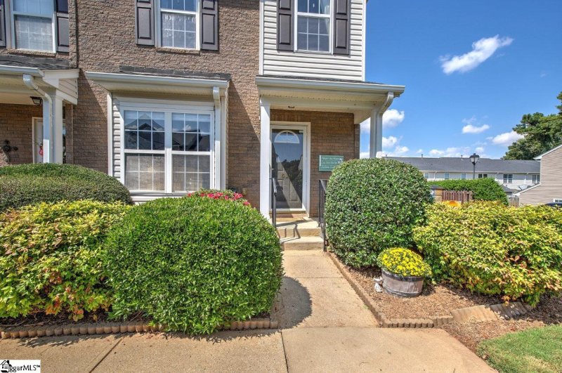 Property image 2 at 619 Graythorn Lane, Greenville, SC 29607