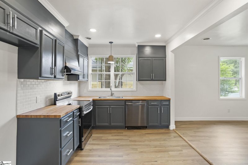 Property image 4 at 2 BRYANT Street, Greenville, SC 29611