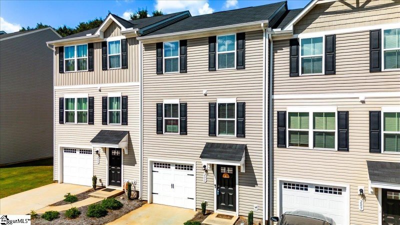 Property image 3 at 203 Brooklane Court, Easley, SC 29642