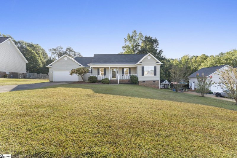 Property image 2 at 123 Brooke Lee Circle, Taylors, SC 29687