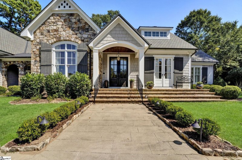 Property image 2 at 707 Pecan Tree Court, Spartanburg, SC 29307