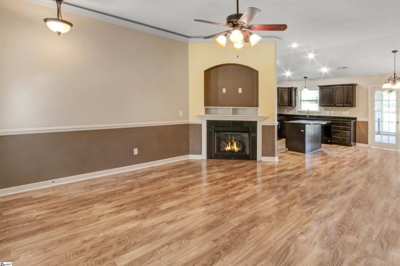 Property image 4 of 608 Marchbanks Road in Glen Lake, Boiling Springs, SC 29316