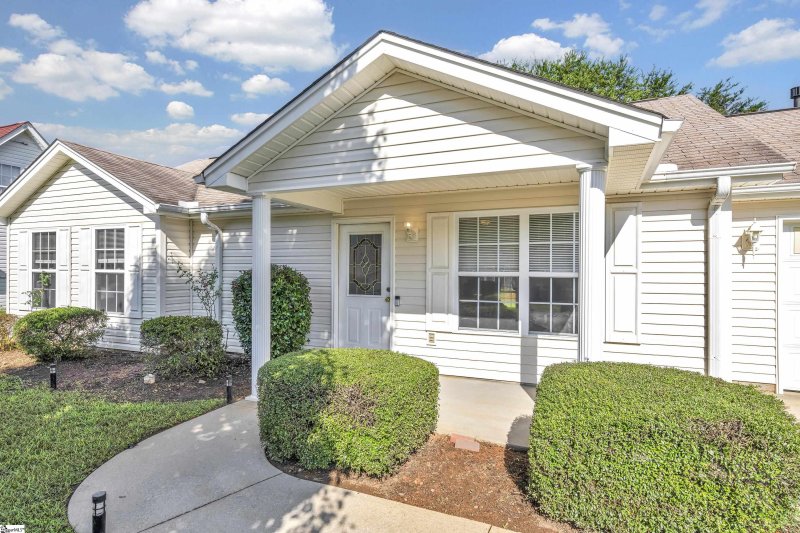 Property image 3 at 415 Lily Pond Lane, Taylors, SC 29687