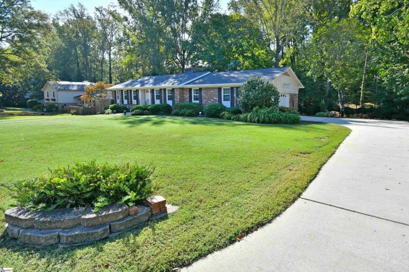 Property image 3 at 518 Poinsettia Drive, Simpsonville, SC 29681