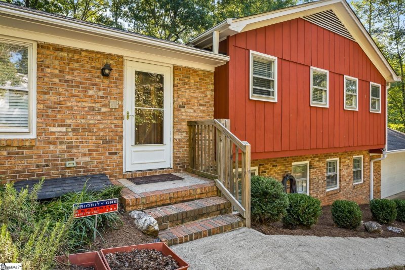 Property image 2 at 106 Holly Road, Taylors, SC 29687