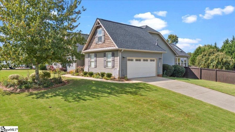 Property image 3 at 301 Tineke Way, Travelers Rest, SC 29690