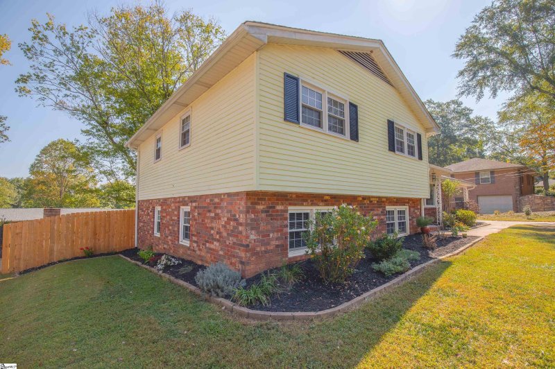 Property image 4 at 721 Richbourg Road, Greenville, SC 29615