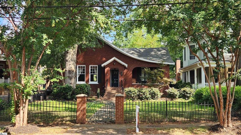 Property image 2 at 322 Hampton Avenue, Greenville, SC 29601