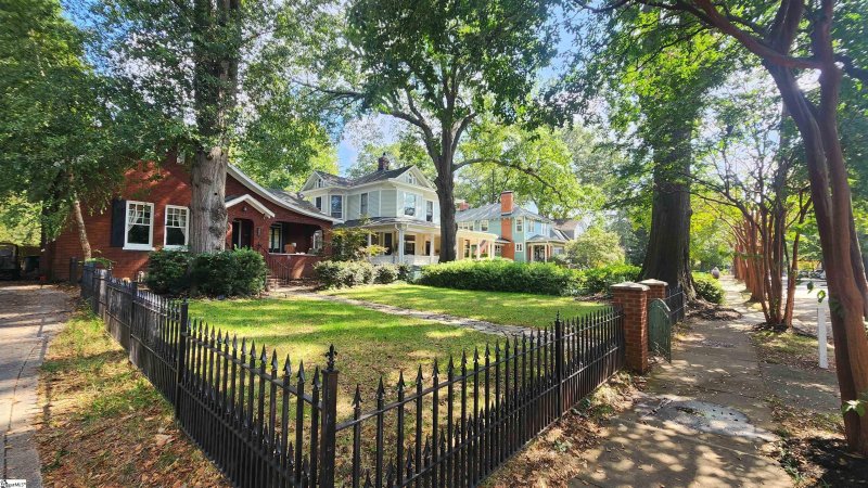 Property image 3 at 322 Hampton Avenue, Greenville, SC 29601