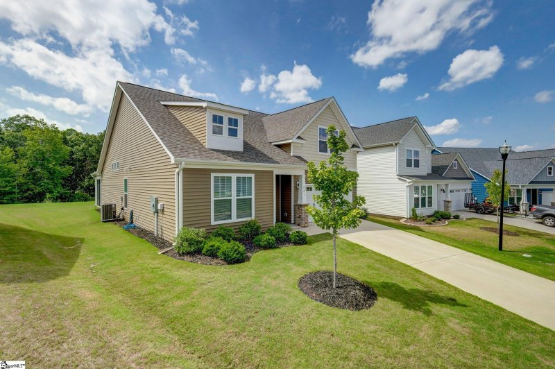 Property image 2 at 201 Foxbank Circle, Greer, SC 29651