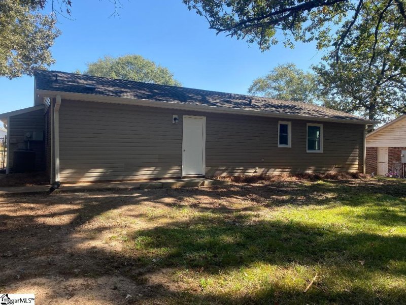 Property image 2 at 204 Idlewild Avenue, Greenville, SC 29605