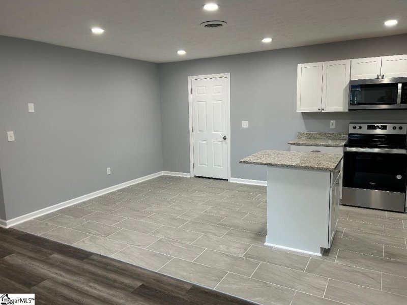 Property image 4 at 204 Idlewild Avenue, Greenville, SC 29605