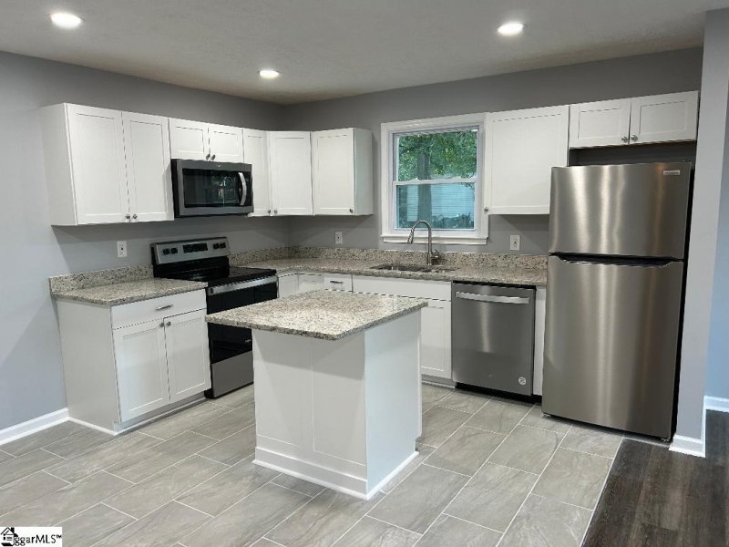 Property image 5 at 204 Idlewild Avenue, Greenville, SC 29605