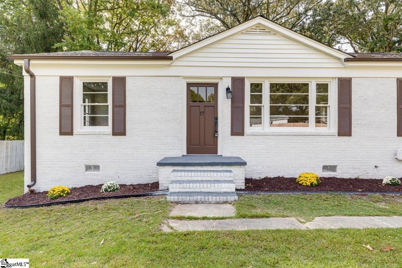 Property image 3 at 17 Runion Drive, Taylors, SC 29687