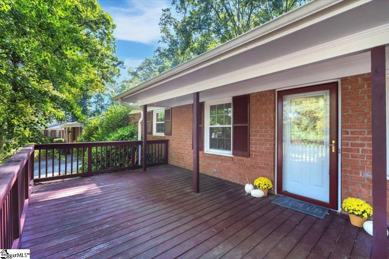 Property image 3 at 32 Fairford Circle, Taylors, SC 29687