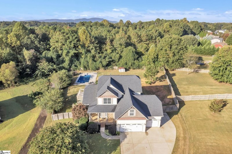 Property image 2 at 39 Stoneledges Lane, Taylors, SC 29687