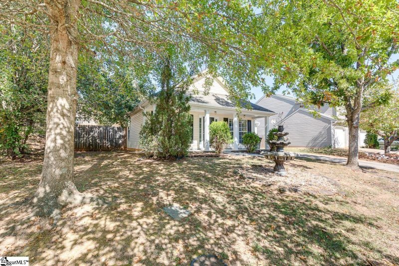 Property image 3 at 701 Highcrest Drive, Greenville, SC 29617