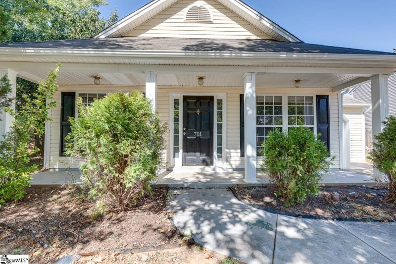 Property image 4 at 701 Highcrest Drive, Greenville, SC 29617