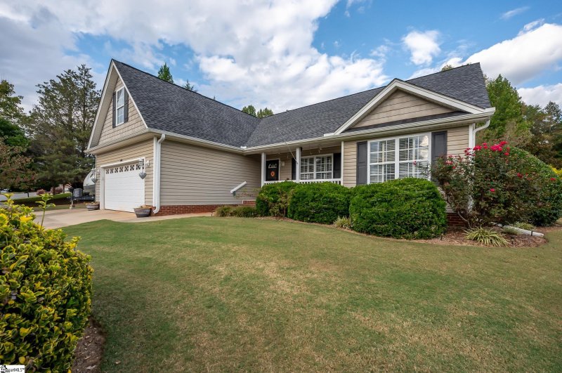 Property image 2 at 140 Brooke Lee Circle, Taylors, SC 29687