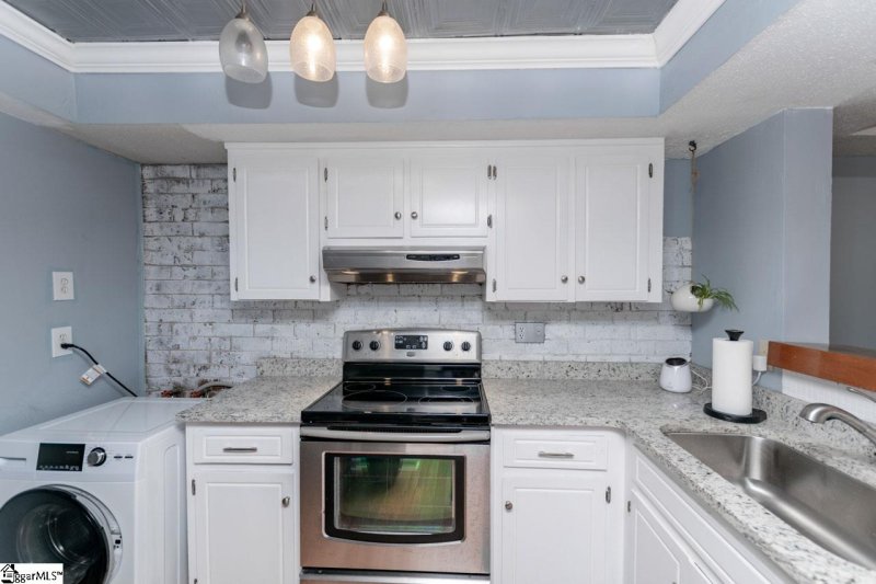 Property image 3 at 2530 E North Street, Greenville, SC 29615