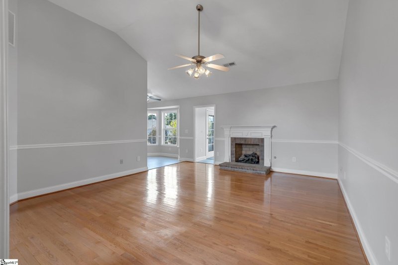 Property image 2 at 34 Glenaire Drive, Greer, SC 29650