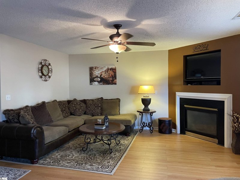 Property image 2 at 16 Sunfield Court, Greer, SC 29650