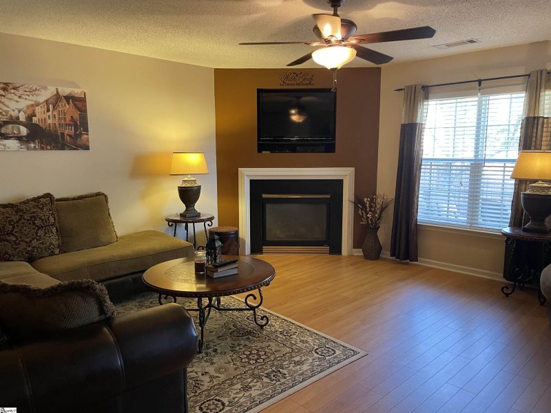 Property image 3 at 16 Sunfield Court, Greer, SC 29650