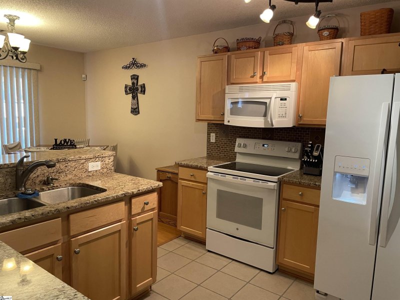 Property image 5 at 16 Sunfield Court, Greer, SC 29650