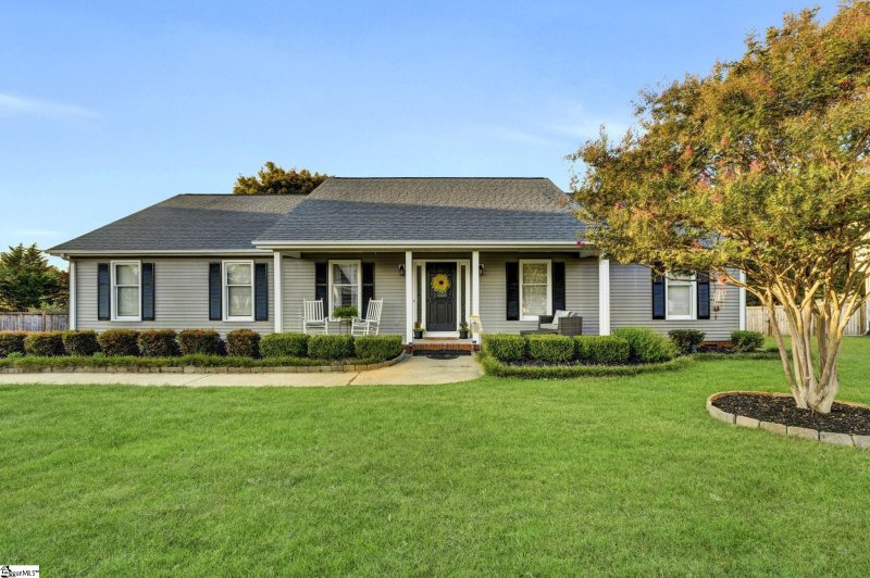 Property image 2 at 12 Chariot Lane, Simpsonville, SC 29681