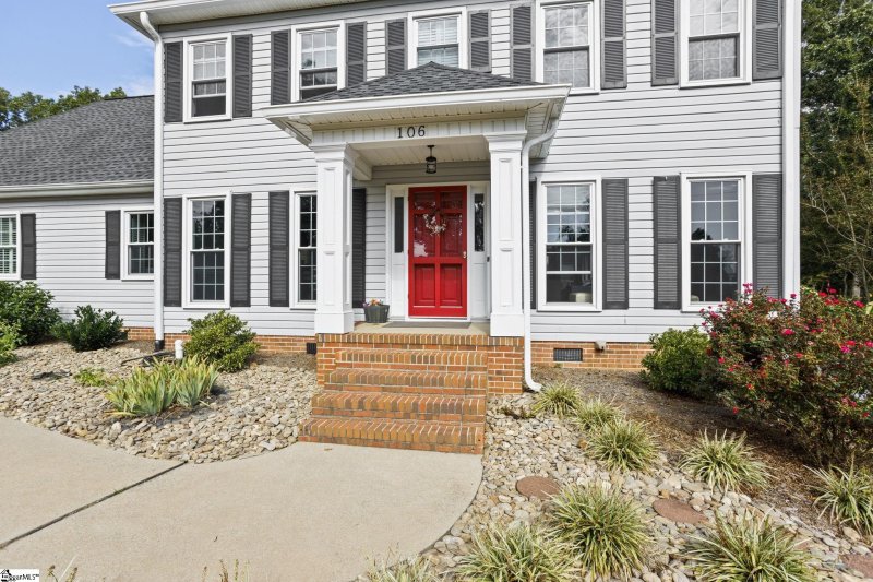 Property image 2 at 106 Bridgewood Avenue, Taylors, SC 29687