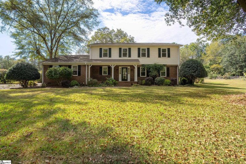 108 Kingswood Circle