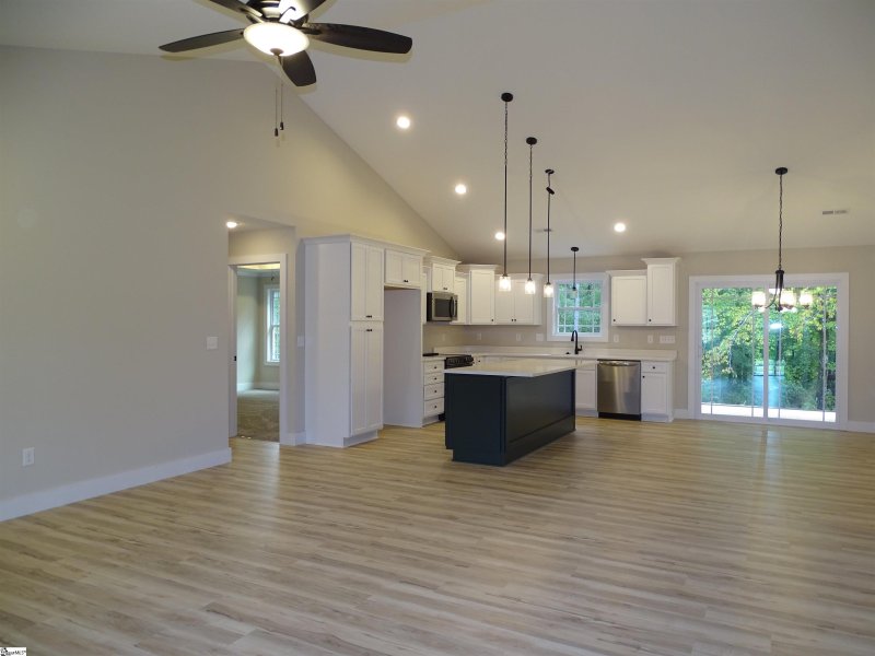 Property image 2 at 555 Canewood Lane, Campobello, SC 29322