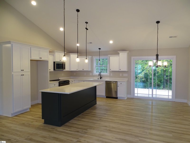 Property image 4 at 555 Canewood Lane, Campobello, SC 29322