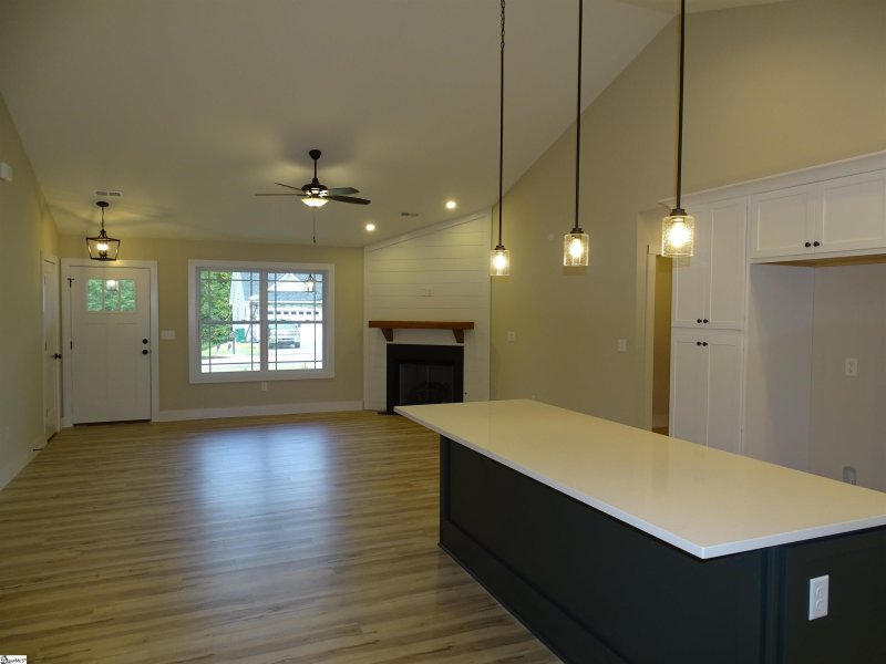 Property image 5 at 555 Canewood Lane, Campobello, SC 29322