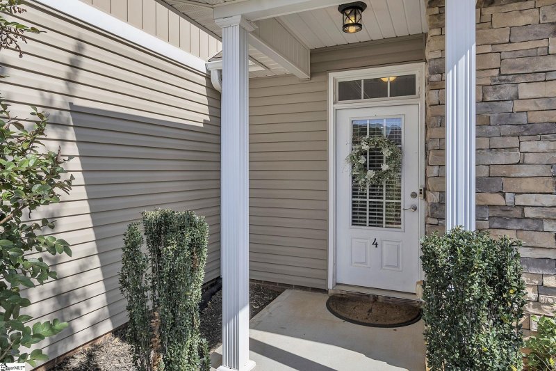 Property image 2 at 4 Topsfield Court, Greenville, SC 29605