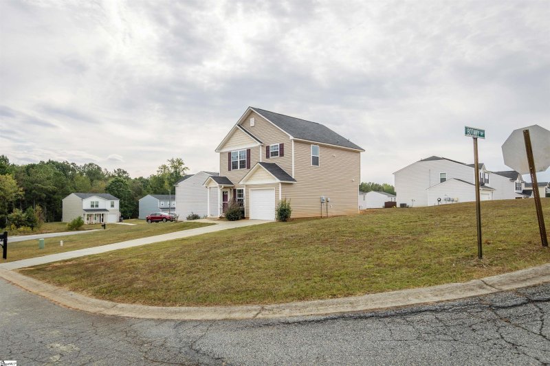 Property image 2 at 193 Queens Circle, Laurens, SC 29360