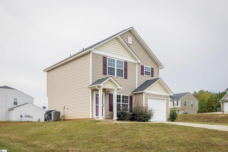 Property image 3 at 193 Queens Circle, Laurens, SC 29360