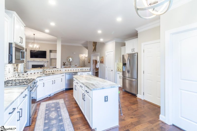 Property image 2 at 6 Meadowglen Place, Greer, SC 29651