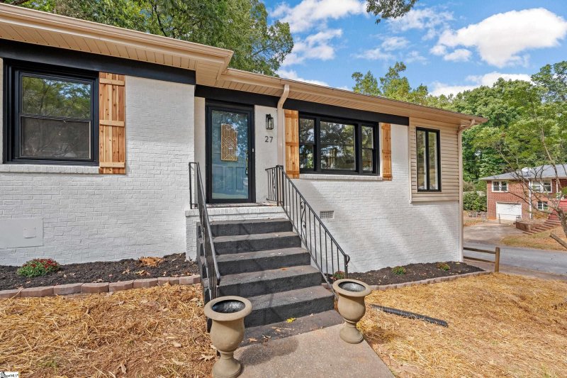Property image 3 at 27 Bradley Boulevard, Greenville, SC 29609