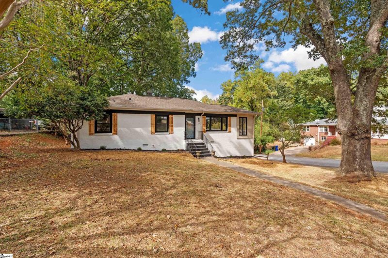 Property image 4 at 27 Bradley Boulevard, Greenville, SC 29609