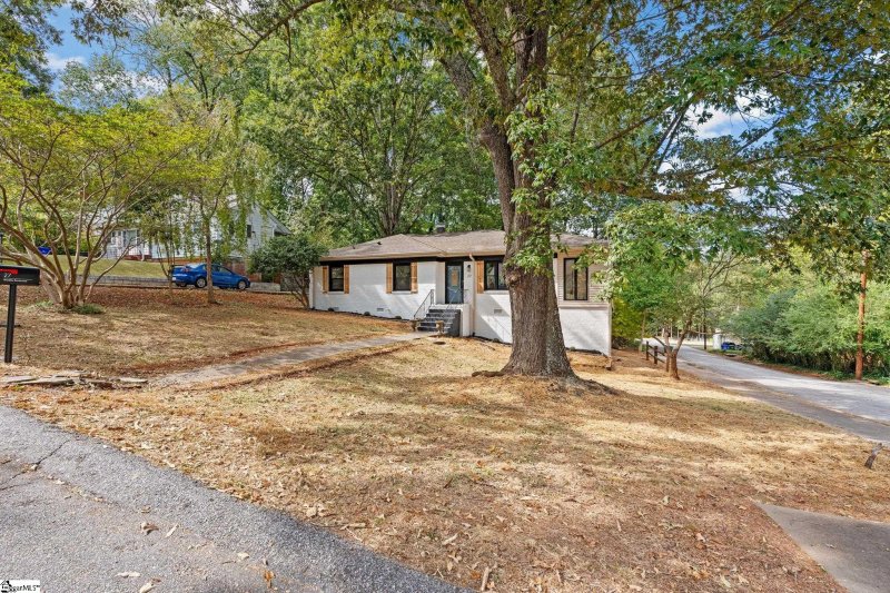 Property image 5 at 27 Bradley Boulevard, Greenville, SC 29609